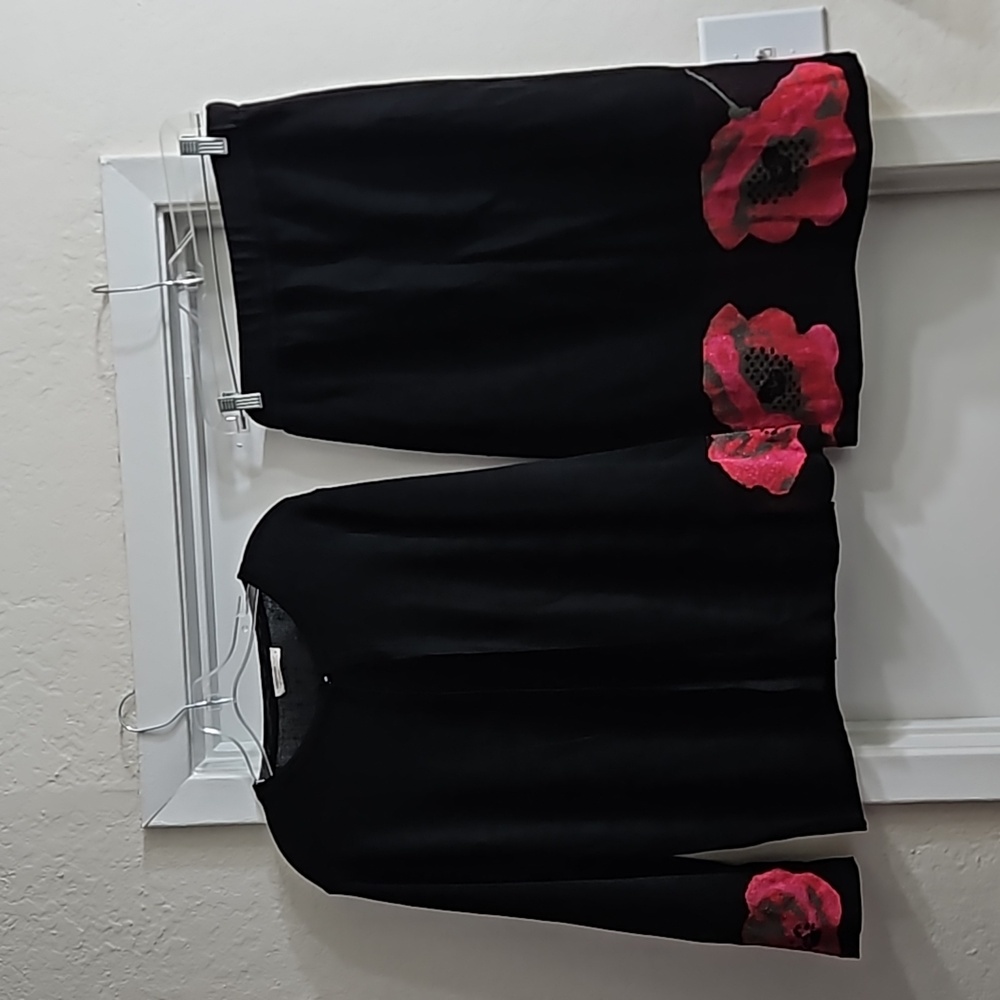Elegant Two Piece Wool Set with Floral Pattern - Excellent Condition (Size M)